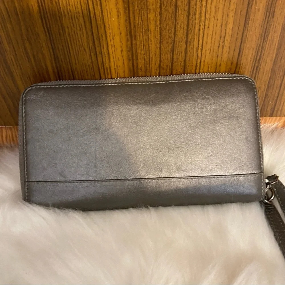 🛍️3/$30 Kenneth Cole  women’s metallic‎ wristlet wallet - Picture 4 of 13